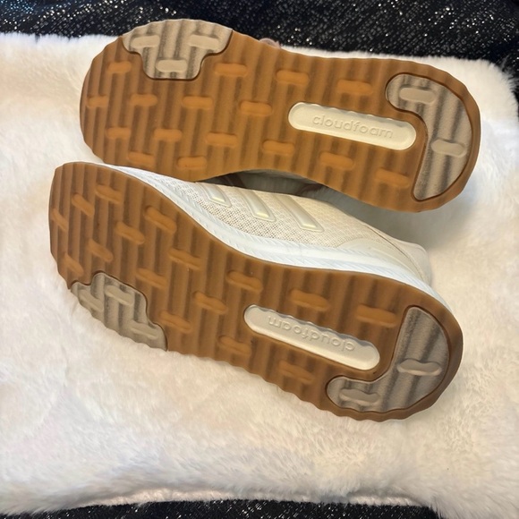 Women's Cream Sneakers - Picture 4 of 5